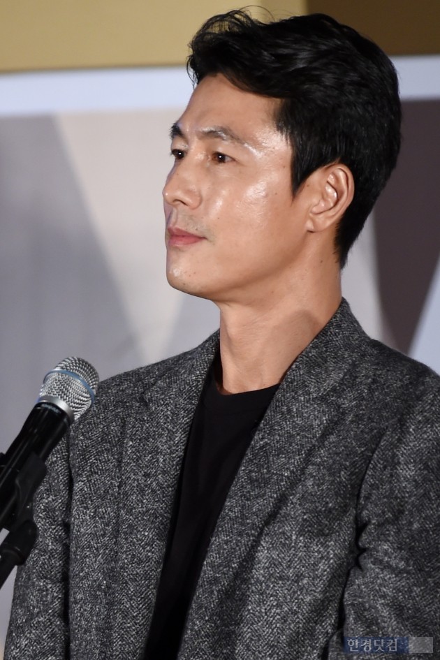 [HEI포토] 정우성, '조각같은 옆 선'