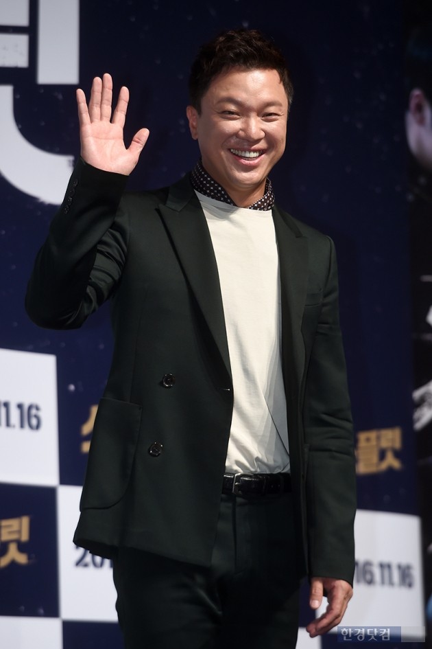 [HEI포토] 정성화, '여유로운 미소'