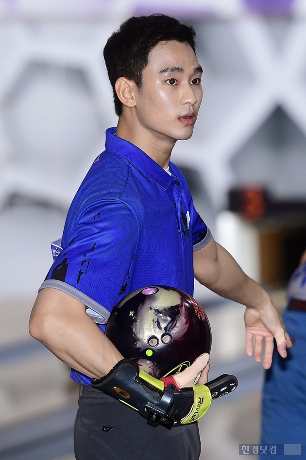 [HEI포토] 김수현, '스트라이크 기대해!'