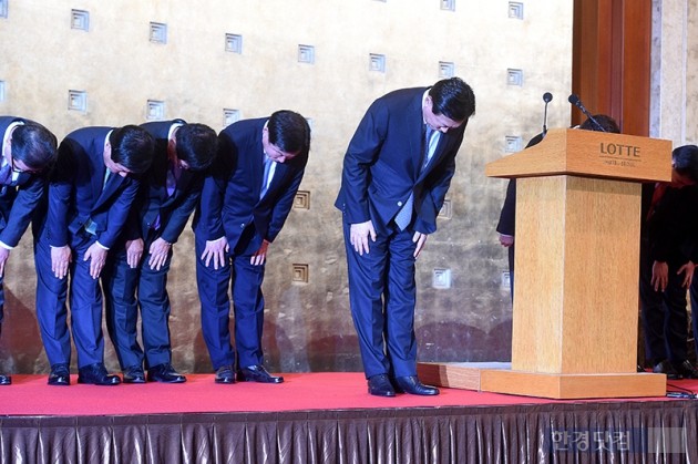 [포토] 신동빈, '고개숙여 사과합니다'