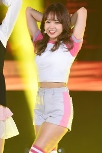  아이오아이 최유정, '깨물어주고 싶은 깜찍 미소~'