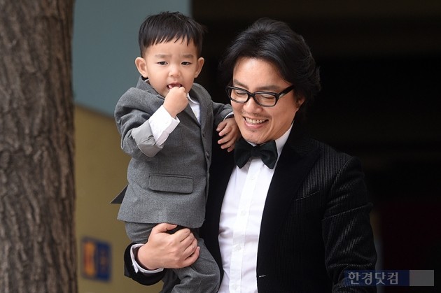 [HEI포토] 이범수, '다을이 안고 아빠미소'