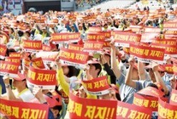 [2016 대한민국 갑질 리포트] "비정규직은 구내식당 오지마" 노조는 매몰찼다