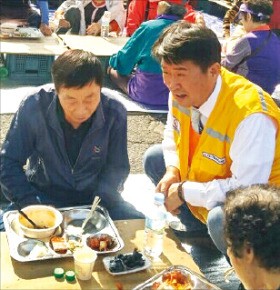 [경찰의 날 71주년] 자동차털이범과 15년 쪽방촌 봉사…"형·동생 사이 됐어요"