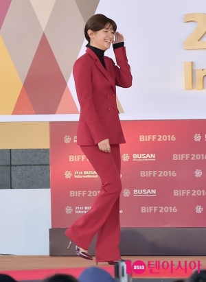 [TEN PHOTO]박소담 &#39;등장부터 청순미소 뿌리며~&#39;(BIFF)