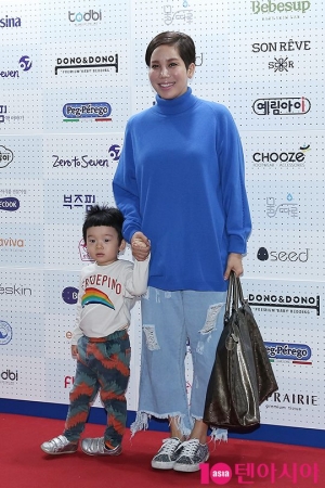[TEN PHOTO] 김송 &#39;깜찍한 아들과 함께&#39;