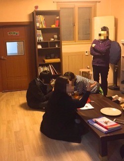 B 씨는 서울시 마포구 합정동에 위치한 지역아동센터에서 '아동돌봄' 도우미로 6개월째 근무 중이다. 