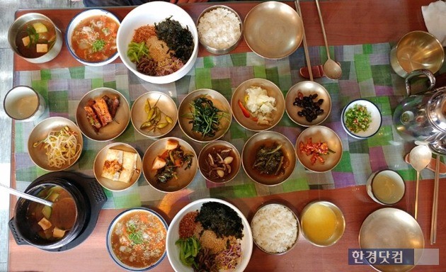 큰기와집 꽃게장 비빔밥 2인분(사진=오정민 한경닷컴 기자)