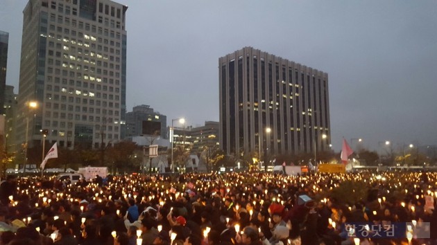 지난 19일 광화문 광장에서 열린 '4차 촛불집회' 현장. 이소은 기자