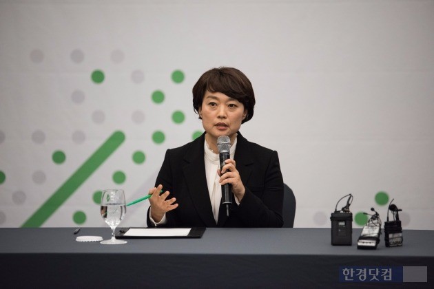 한성숙 네이버 대표 내정자가 22일 서울 그랜드인터컨티넨탈서울파르나스에서 열린 '네이버 커넥트 2016' 행사에서 기자들의 질문에 답하고 있다. / 사진=네이버 제공