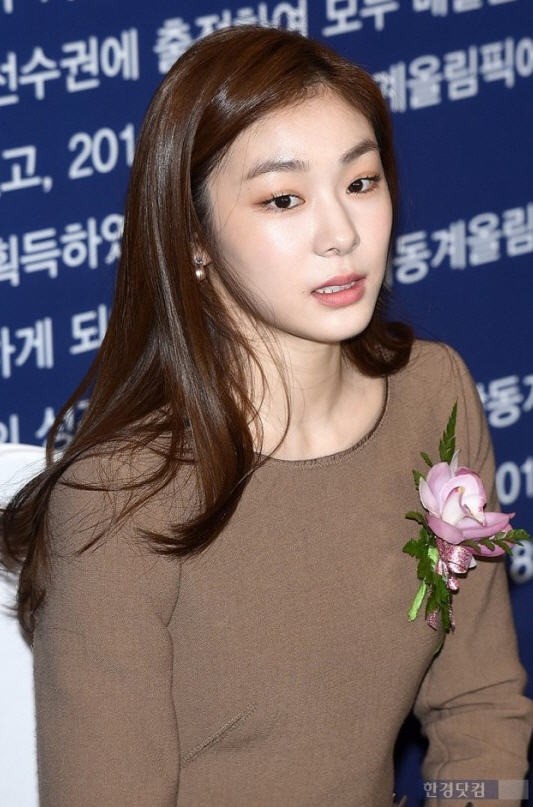 취재진의 질문에 답하고 있는 김연아=최혁 기자