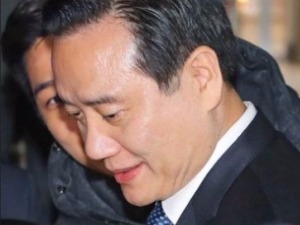 [법무장관-민정수석 동시 사표] 최재경 "불타는 수레서 탈출 아니다"…'사정 양대축' 붕괴 위기