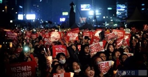 지난 주말 광화문 광장에서 열린 4차 촛불집회 모습. (사진=한경닷컴)