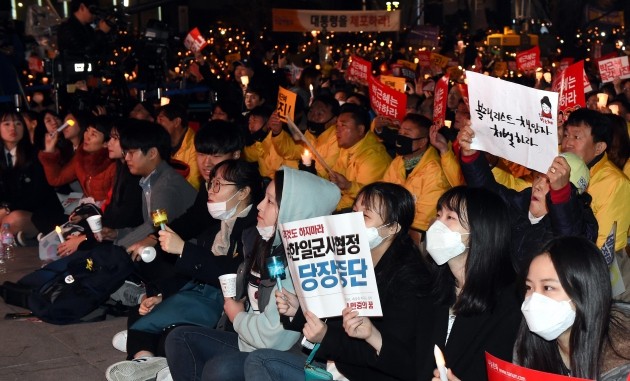 법원이 25일 박근혜 대통령의 퇴진을 요구하는 전국농민회총연맹(전농)의 '상경시위'를 허용하라고 판결했다. 다만 트랙터 등 중장비를 이용한 시위는 사실상 금지했다. 한경DB.