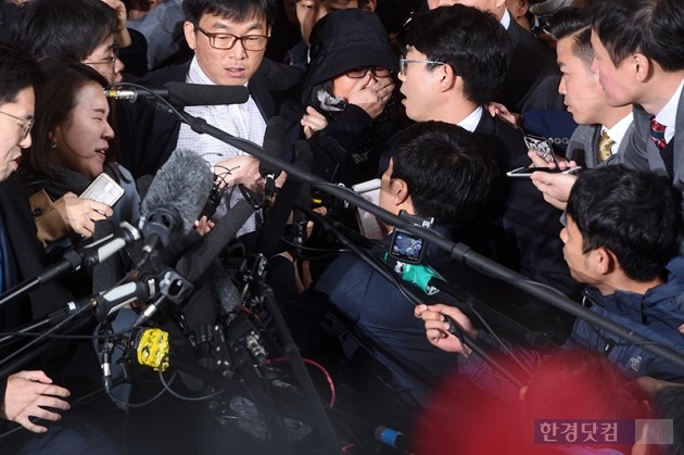 검찰, '비선실세' 최순실 긴급체포…"혐의 일체 부인"