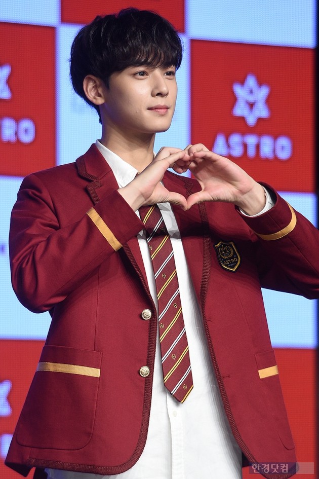 [HEI포토] 아스트로 차은우, '널 향한 마음이야~'