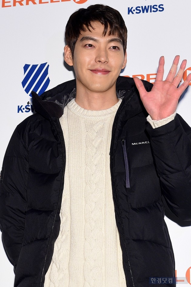 [HEI포토] 김우빈, '손바닥보다 작은 얼굴'