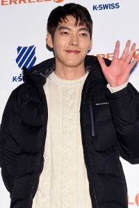  김우빈, '손바닥보다 작은 얼굴'