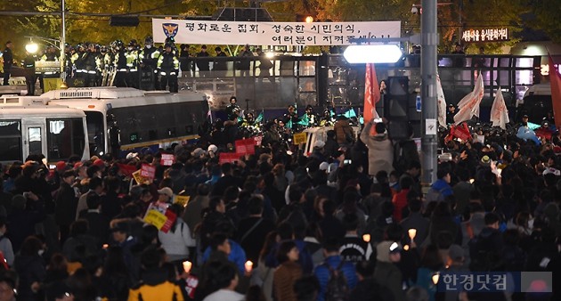 [포토] 청와대 가는 길목에서 경찰과 대치