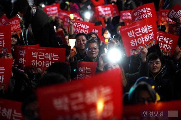 [포토] 시민들 속에서 박근혜 하야 외치는 문재인