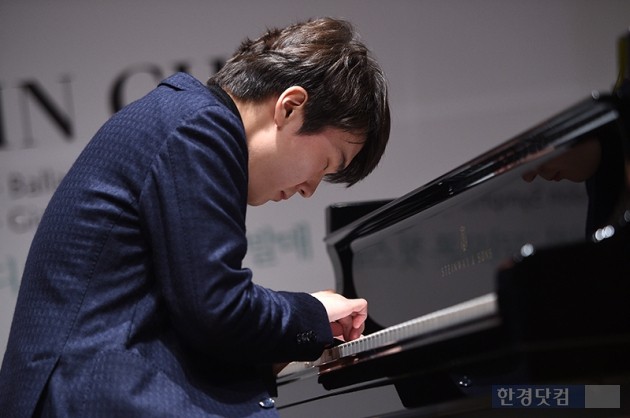 [HEI포토] 피아니스트 조성진, '어마어마한 집중력'