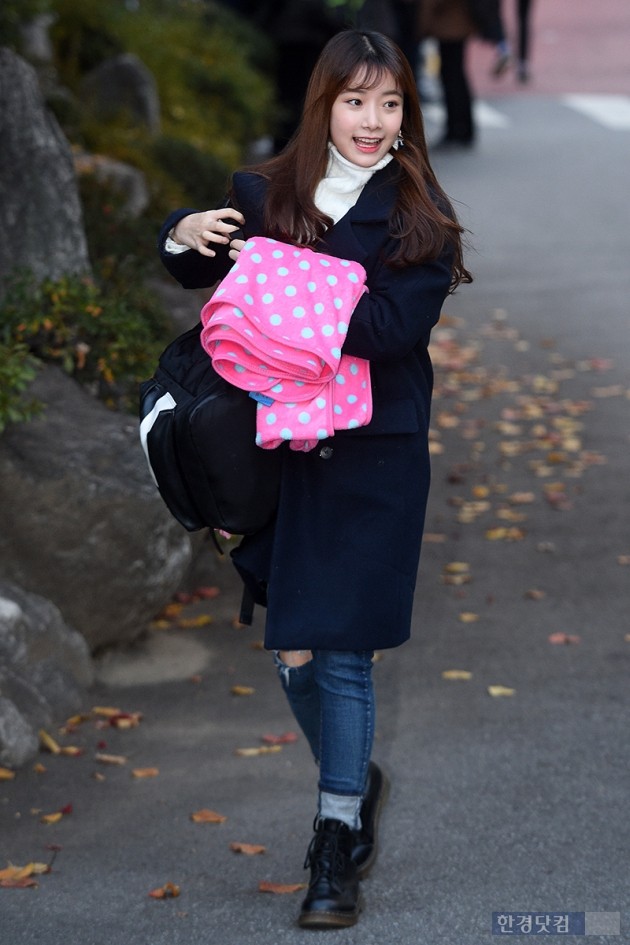 [HEI포토] 현주, '수능날 아침을 여는 미소'