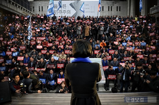 [포토] 당원들에게 연설하는 추미애 대표