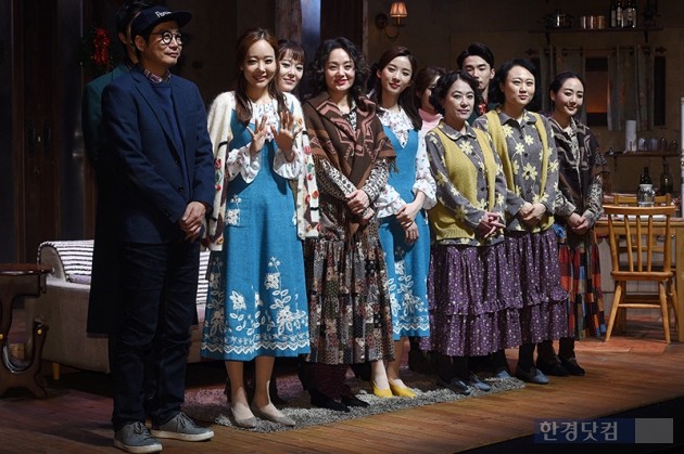 [HEI포토] 연극 꽃의 비밀, '대박 기원하며 화이팅'