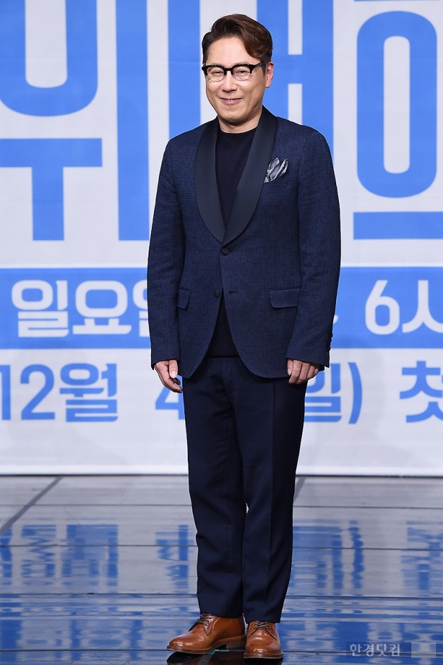 [HEI포토] 윤종신, '멋지게 수트 차려입고~'