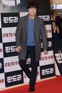  김동완, '훈훈한 발걸음'