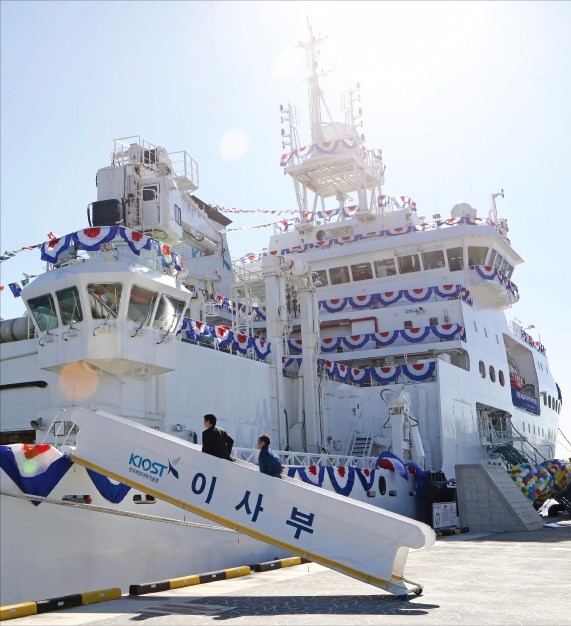 '바다위 연구소' 이사부호 취항