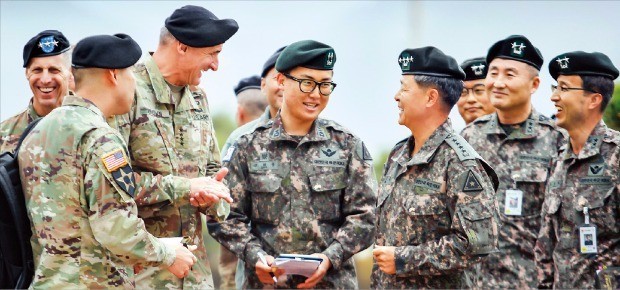 브라운 미 태평양육군사령관, 육군본부 방문 