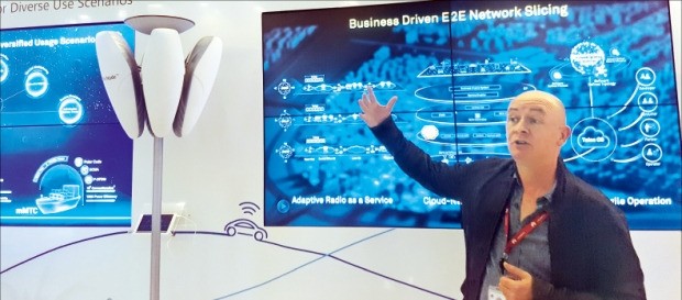 조 켈리 화웨이 상무가 화웨이의 5G 전략을 설명하고 있다.  김현석 기자
 
