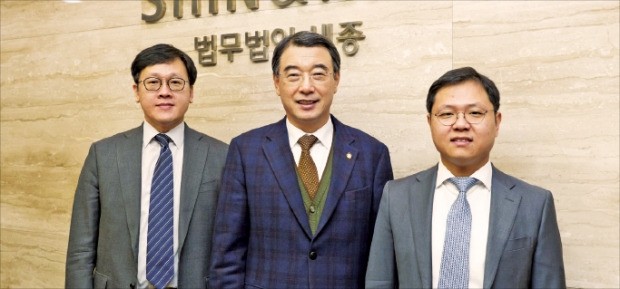 법무법인 세종 지식재산권팀의 임보경(왼쪽부터)·문용호·류시원 변호사.