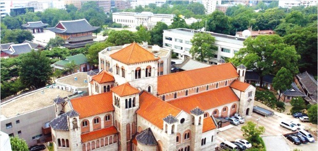 대한성공회 서울주교좌 성당. 3대 주교인 마크 트롤로프의 주도로 1926년에 완공됐다.
