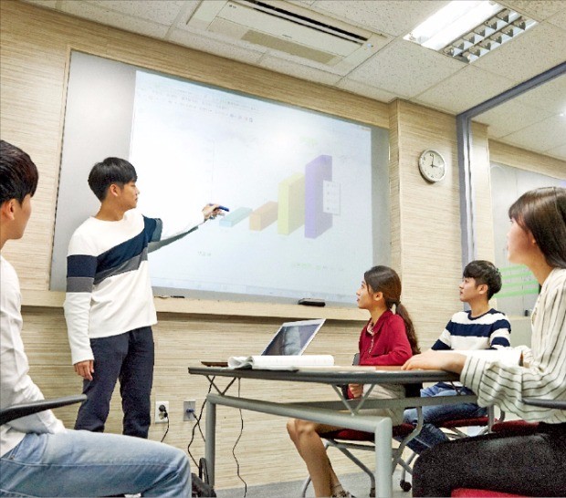 [뉴프런티어] 전담 교수들이 직무교육, 실무형 '창의인재' 키워내