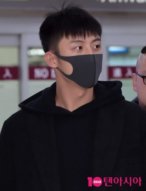 [TEN PHOTO]황징위(黃景瑜) &#39;마스크로 얼굴가려도 아시아 10대 미남&#39;(공항패션)