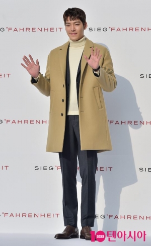 [TEN PHOTO]김우빈 &#39;수트룩 완벽 소화&#39;