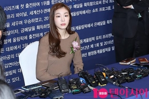 [TEN PHOTO] 기자회견  갖는 김연아