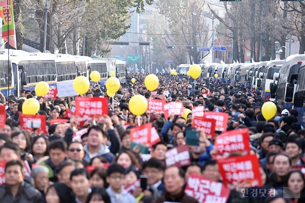 [포토] 청와대 가는 길 가득 메운 시민들