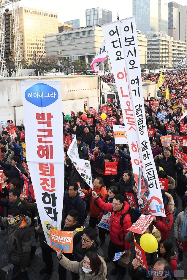 [포토] 朴 대통령 퇴진 요구하는 시민들