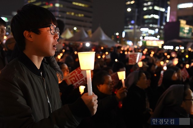 [포토] 칼바람 부는 추위에도 거기로 나온 시민들