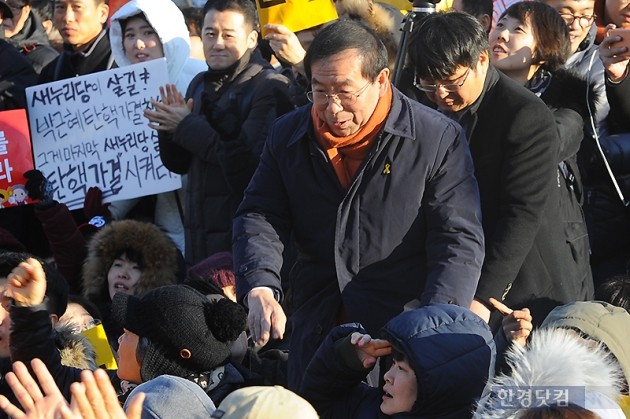 [포토] 시민 앞에 발언하러 나서는 박원순 시장