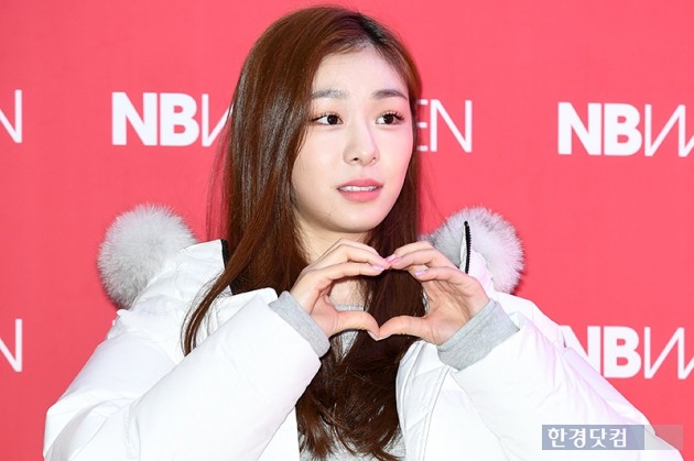 [HEI포토] 김연아, '하트 포즈가 어색해~'