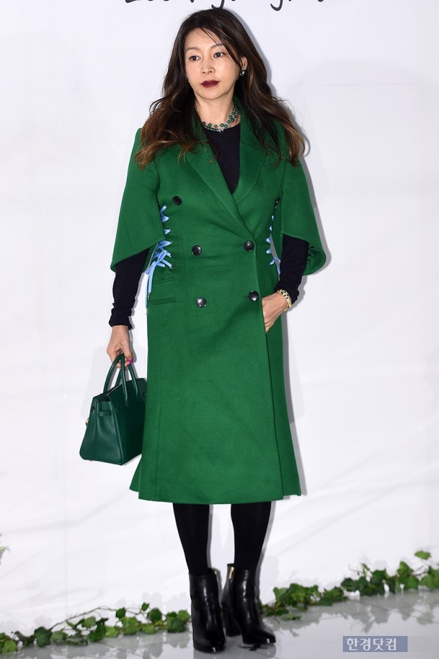 [HEI포토] 황신혜, '소화하기 힘든 초록색 코트 입고'