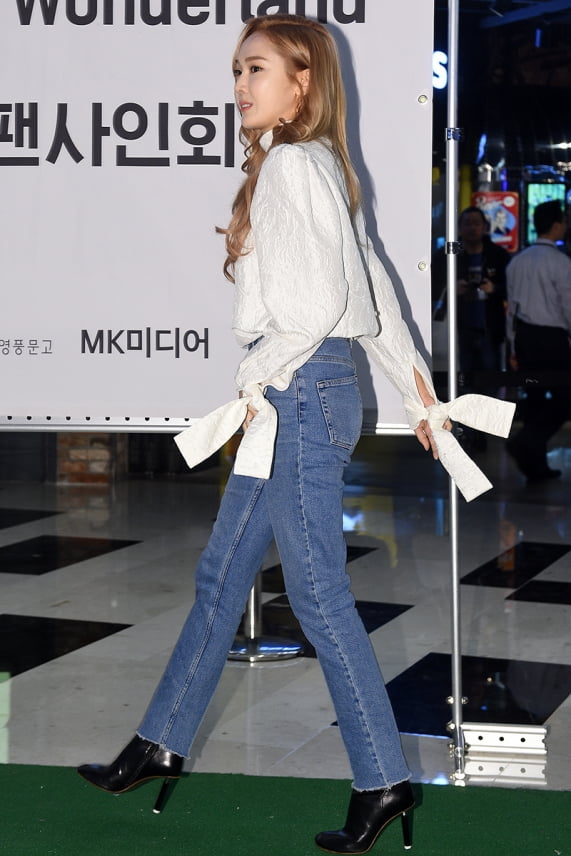 [HEI포토] 제시카, '종잇장 처럼 가녀린 몸매'