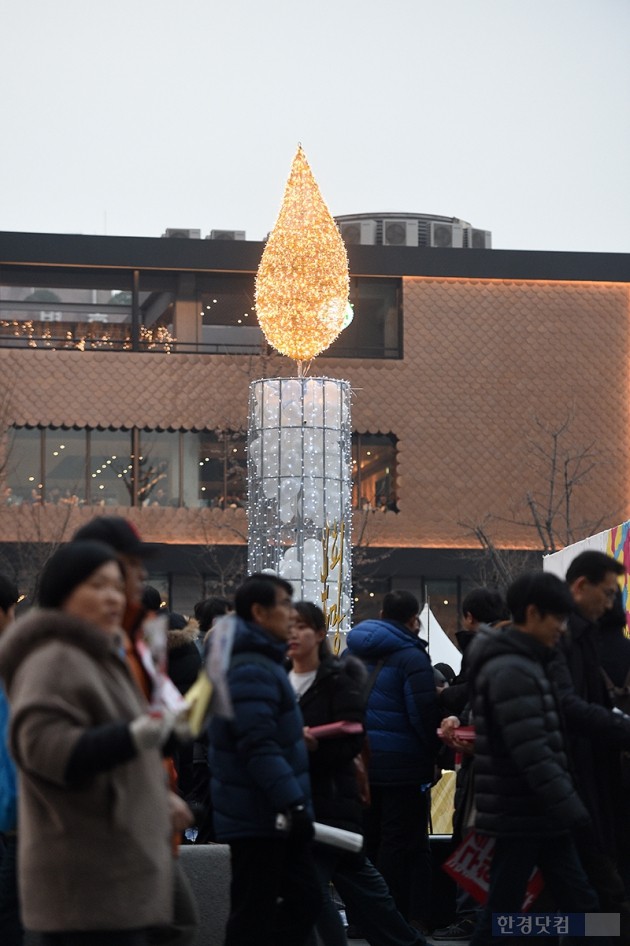 [포토] 광화문 광장 밝히는 대형 촛불