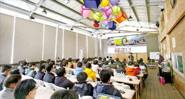 올 초 문화체육관광부·한국마이스협회 선정 기업회의 명소에 뽑힌 경기도 양평 포레스트펜션 연회장에서 기업 주최의 세미나가 열리고 있다. 양평군청 제공 