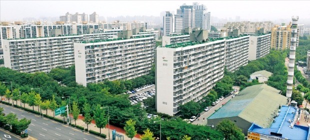 현대건설 컨소시엄이 1975가구 규모 대단지 아파트로 재건축을 추진 중인 서울 일원동 개포 8단지 공무원아파트. 한경DB 