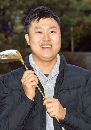 이승호는 경기지도학으로 석사학위를 받은 학구파 골퍼다. 입대해보니 골프에서 한타 한타가 얼마나 소중한지를 새삼 깨달았다는 그는 틈나는 대로 공부를 더 해 박사 골퍼에도 도전하겠다는 야무진 꿈을 내비쳤다. 김영우 기자 youngwoo@hankyung.com